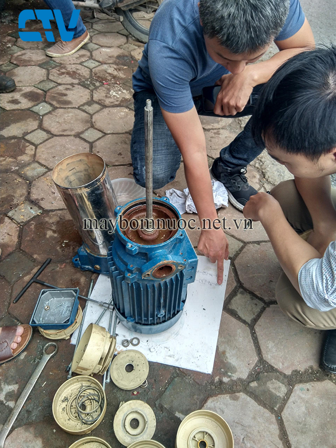 Sửa máy bơm trục đứng Pentax khi bị hỏng buồng bơm nhanh chóng, uy tín