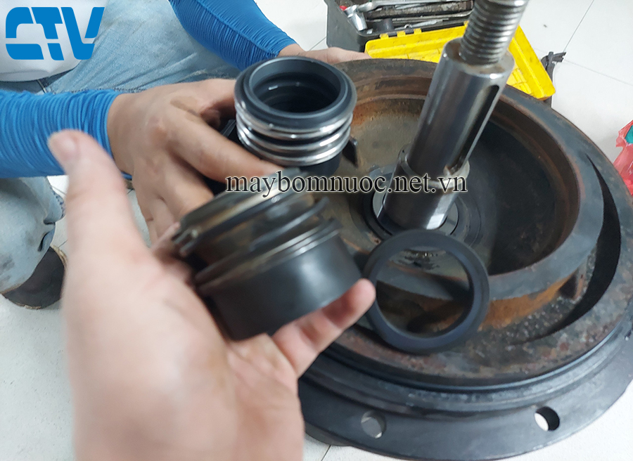 Bảo dưỡng, thay phớt máy bơm PCCC chuyên nghiệp, hiệu quả
